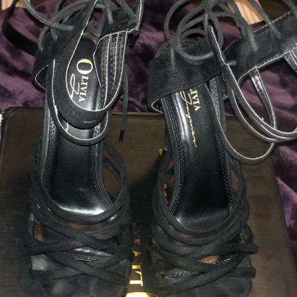 Black heels - Picture 2 of 3